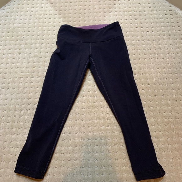 Lululemon reversible black and purple cropped leggings - Picture 1 of 5